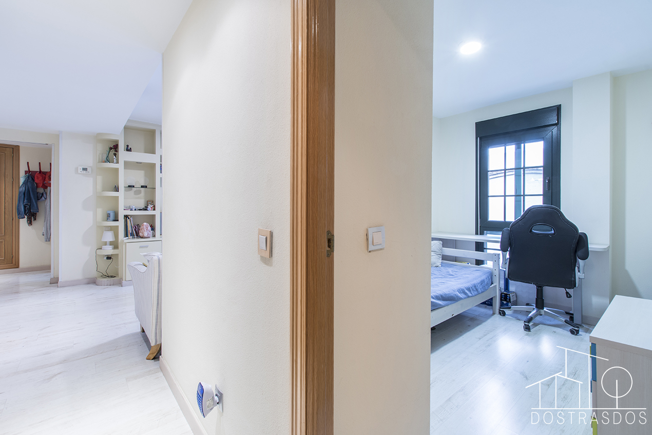 Salón y habitación de piso en venta en zona Simancas